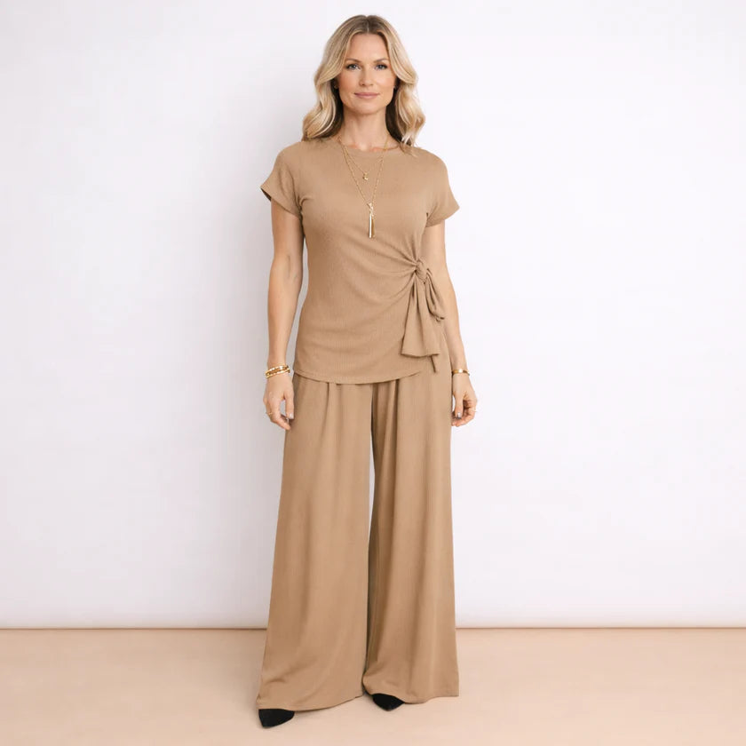 Ensemble avec pantalon fluide et haut à nœud