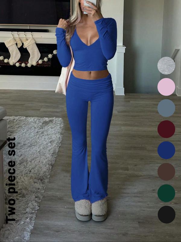 Ensemble deux pièces col en V manches longues, coupe décontractée élégante, haut court et pantalon slim pour l'automne-hiver, tissu modéré, design couleur unie