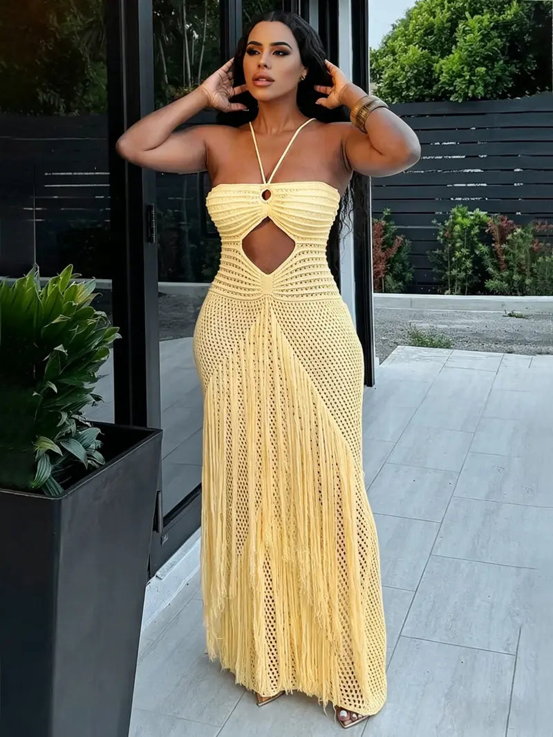 Robe longue en crochet pour femme avec franges, découpe sexy, dos nu, style bohème ; parfaite pour les fêtes sur la plage, les vacances d'été et les séjours en station balnéaire.
