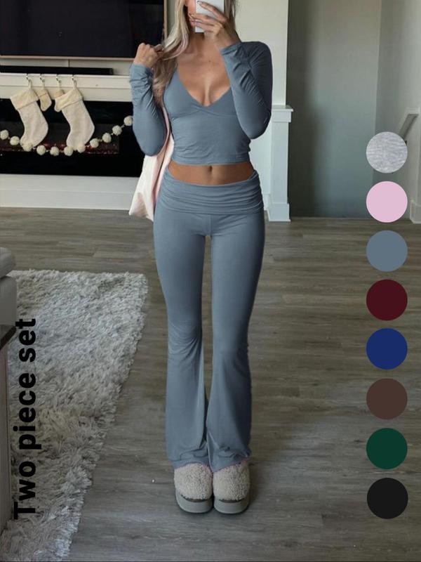 Ensemble deux pièces col en V manches longues, coupe décontractée élégante, haut court et pantalon slim pour l'automne-hiver, tissu modéré, design couleur unie