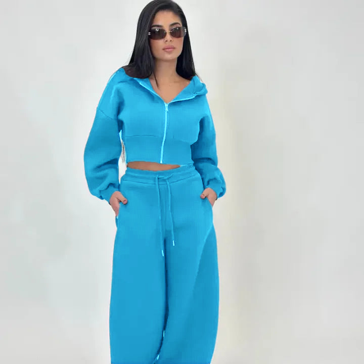 Ensemble de sport - Un survêtement deux pièces comprenant un sweat à capuche zippé à motif crocodile et un pantalon de jogging ample, doublé de molleton doux pour un confort optimal.