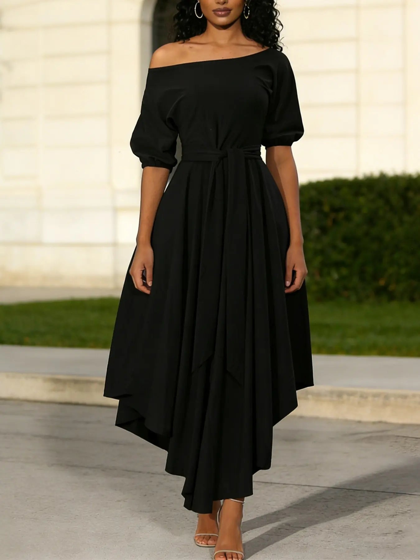 Robe fendue unie à col bateau et ceinture pour femme