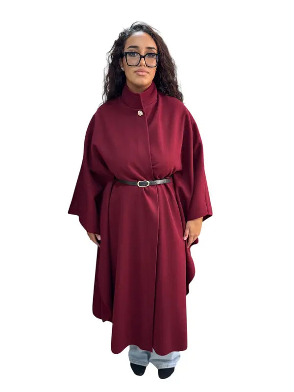 Manteau long avec cape ceinturée