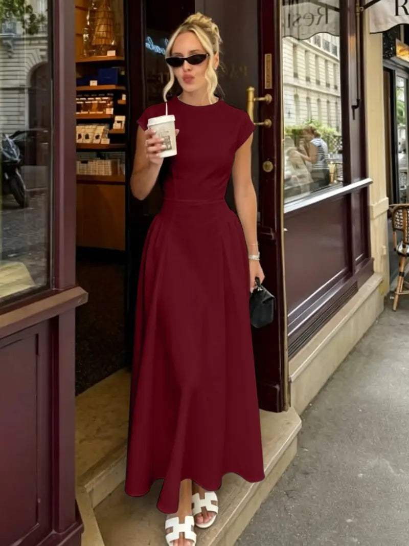 Robe longue sans manches évasée et cintrée