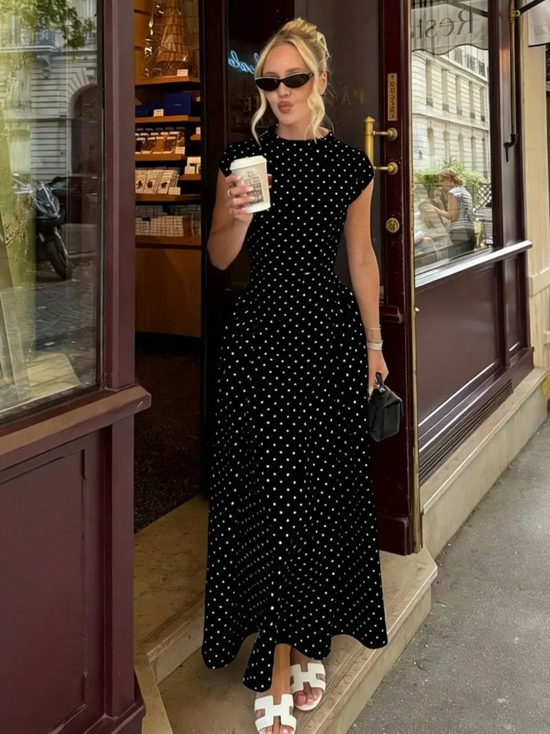 Robe longue sans manches évasée et cintrée