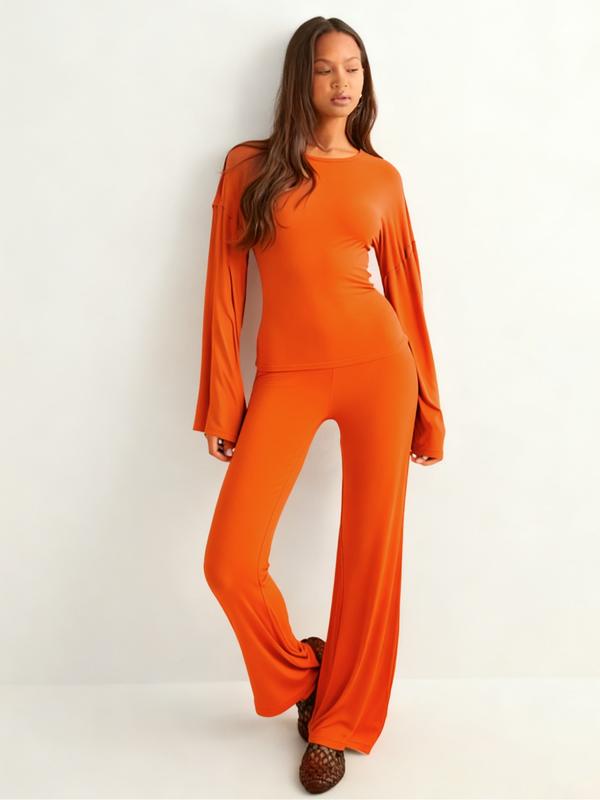 Ensemble décontracté pour femme : Haut à manches longues évasées et col rond, et pantalon droit à taille élastique, idéal pour le quotidien.