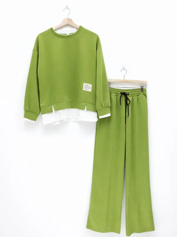 Survêtement pour femme : sweat à capuche et pantalon de survêtement, tenue décontractée, coupe droite simple.