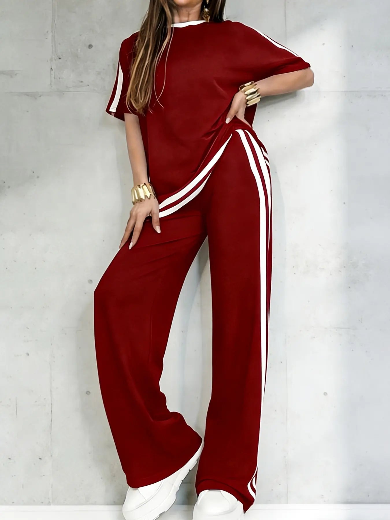 Ensemble de Sport Décontracté pour Femmes, Haut à Col Rond et Manches Courtes avec Ourlet Fendu et Pantalon Long Rayé, Ensemble Deux Pièces Printemps/Été