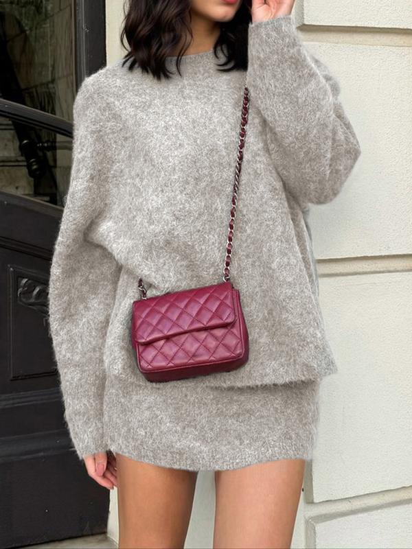 Ensemble deux pièces élégant et décontracté pour femme Automne-Hiver, avec haut et jupe en maille, parfait pour des sorties chic, prêt-à-porter féminin