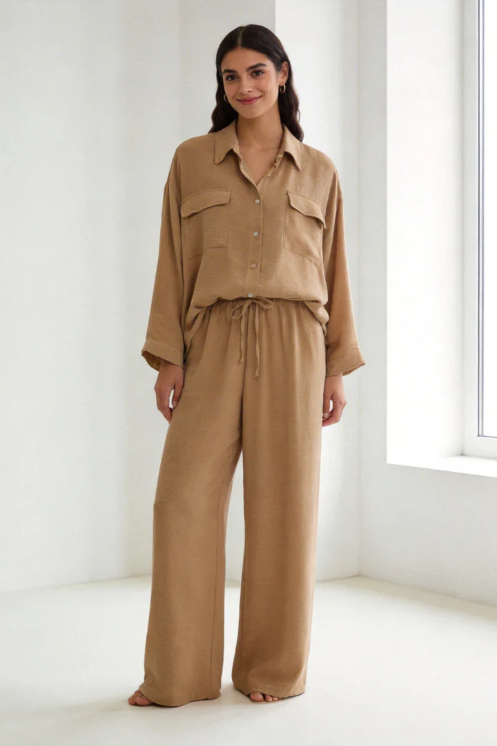 Ensemble deux-pièces : haut ample style chemise, pantalon ample, taille élastique.
