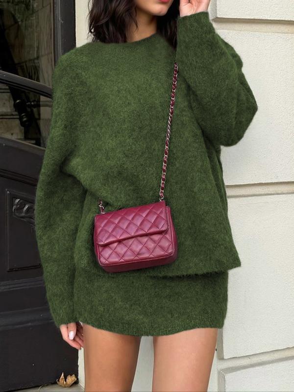 Ensemble deux pièces élégant et décontracté pour femme Automne-Hiver, avec haut et jupe en maille, parfait pour des sorties chic, prêt-à-porter féminin