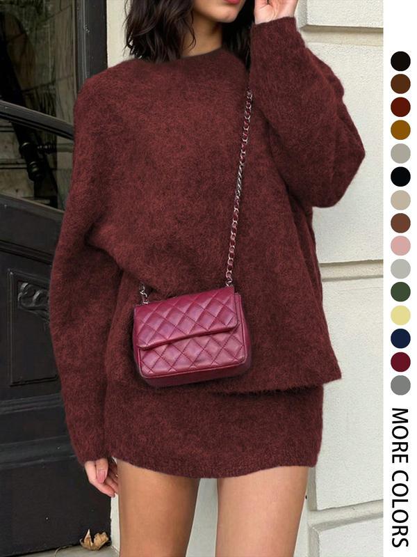 Ensemble deux pièces élégant et décontracté pour femme Automne-Hiver, avec haut et jupe en maille, parfait pour des sorties chic, prêt-à-porter féminin