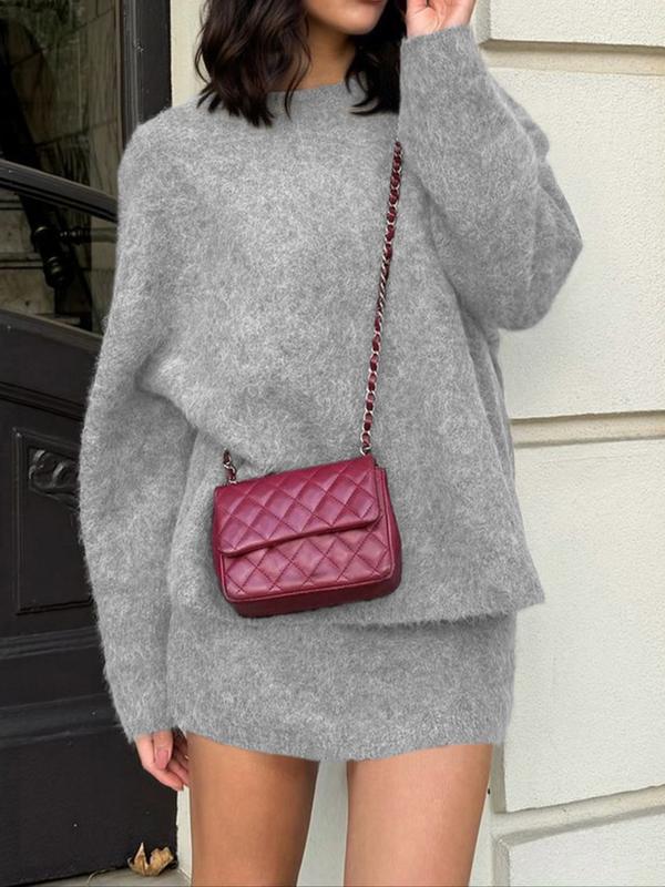 Ensemble deux pièces élégant et décontracté pour femme Automne-Hiver, avec haut et jupe en maille, parfait pour des sorties chic, prêt-à-porter féminin