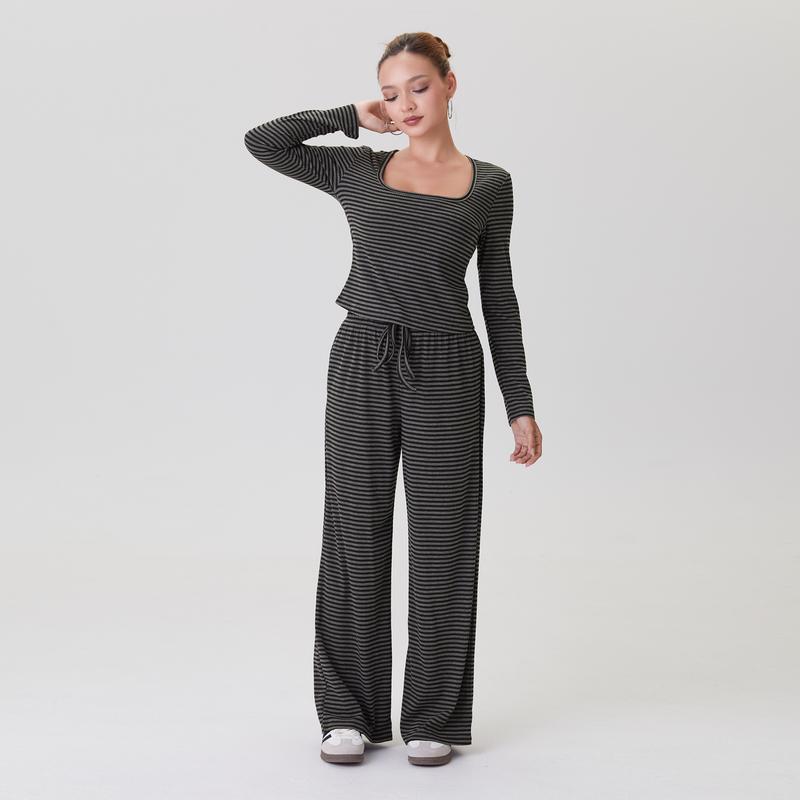 Ensemble de deux pièces décontracté pour femme : haut court à rayures à col carré et manches longues, et pantalon large taille basse, tenues minimalistes, vêtements confortables pour femme