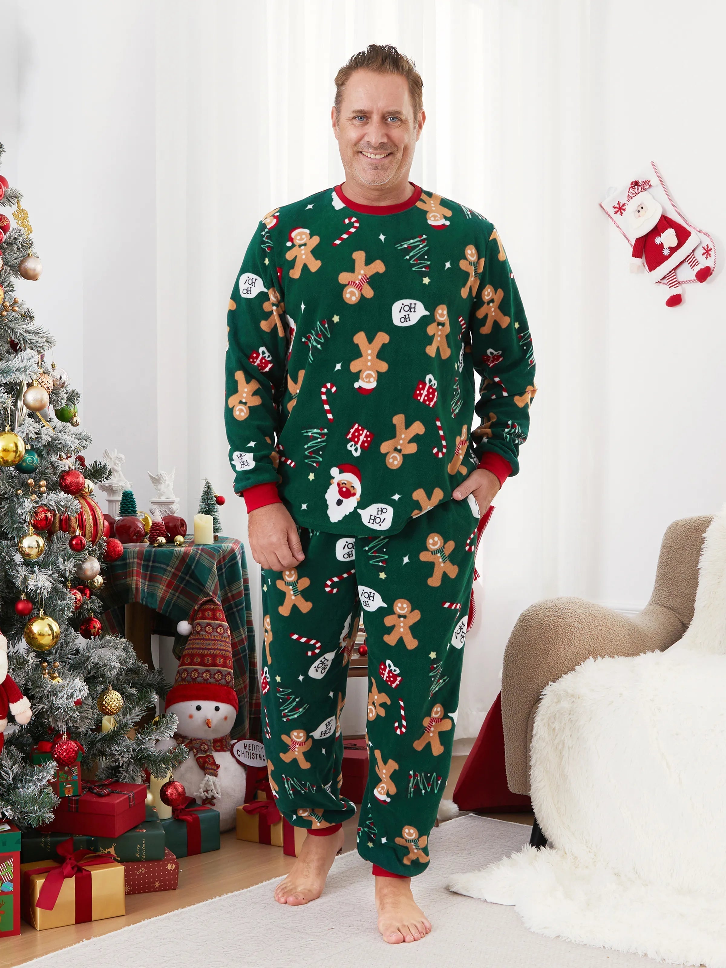 Pyjamas de Noël assortis pour toute la famille, en polaire, motif bonhomme en pain d'épices, ensembles de pyjamas à manches longues avec chaussettes de Noël Vert foncé