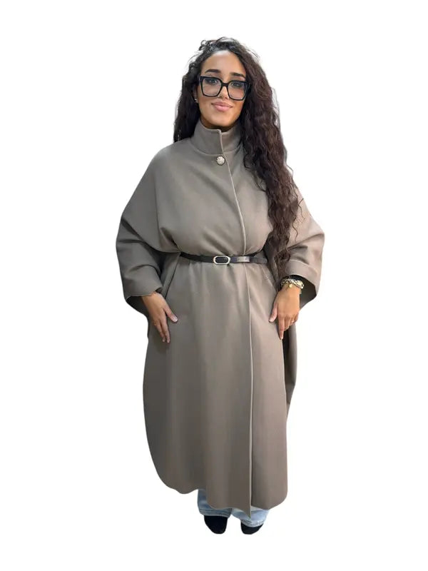 Manteau long avec cape ceinturée