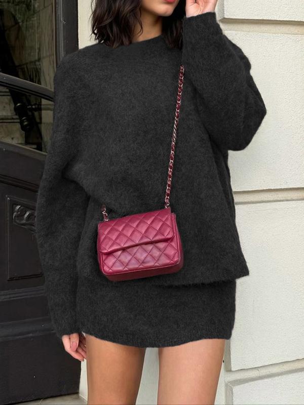 Ensemble deux pièces élégant et décontracté pour femme Automne-Hiver, avec haut et jupe en maille, parfait pour des sorties chic, prêt-à-porter féminin