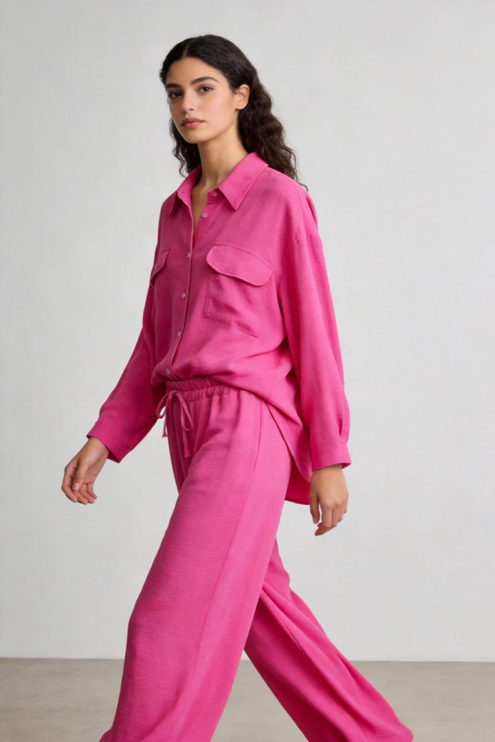 Ensemble deux-pièces : haut ample style chemise, pantalon ample, taille élastique.