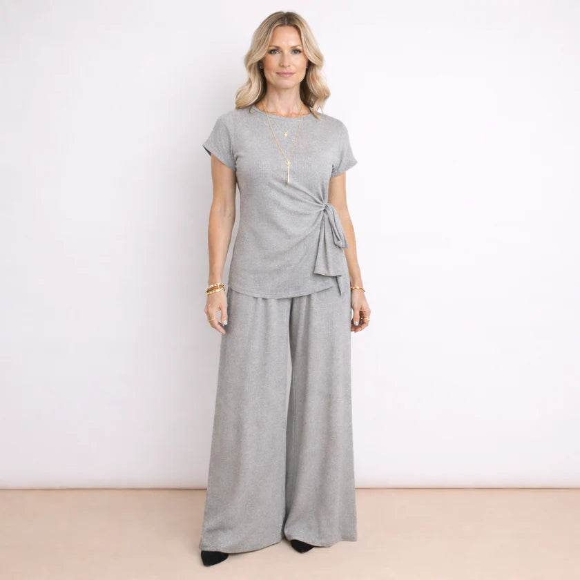 Ensemble avec pantalon fluide et haut à nœud