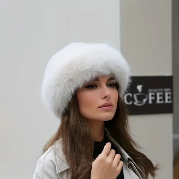 Élégant bonnet d'hiver pour femme, en peluche épaisse et chaude de style mongol, avec protection des oreilles, ajustement élastique et bordure en fausse fourrure douce, chaleur légère pour temps froid, activités de plein air.