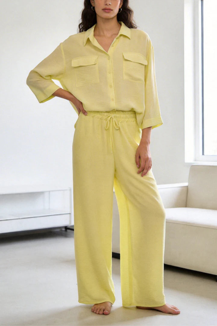 Ensemble deux-pièces : haut ample style chemise, pantalon ample, taille élastique.