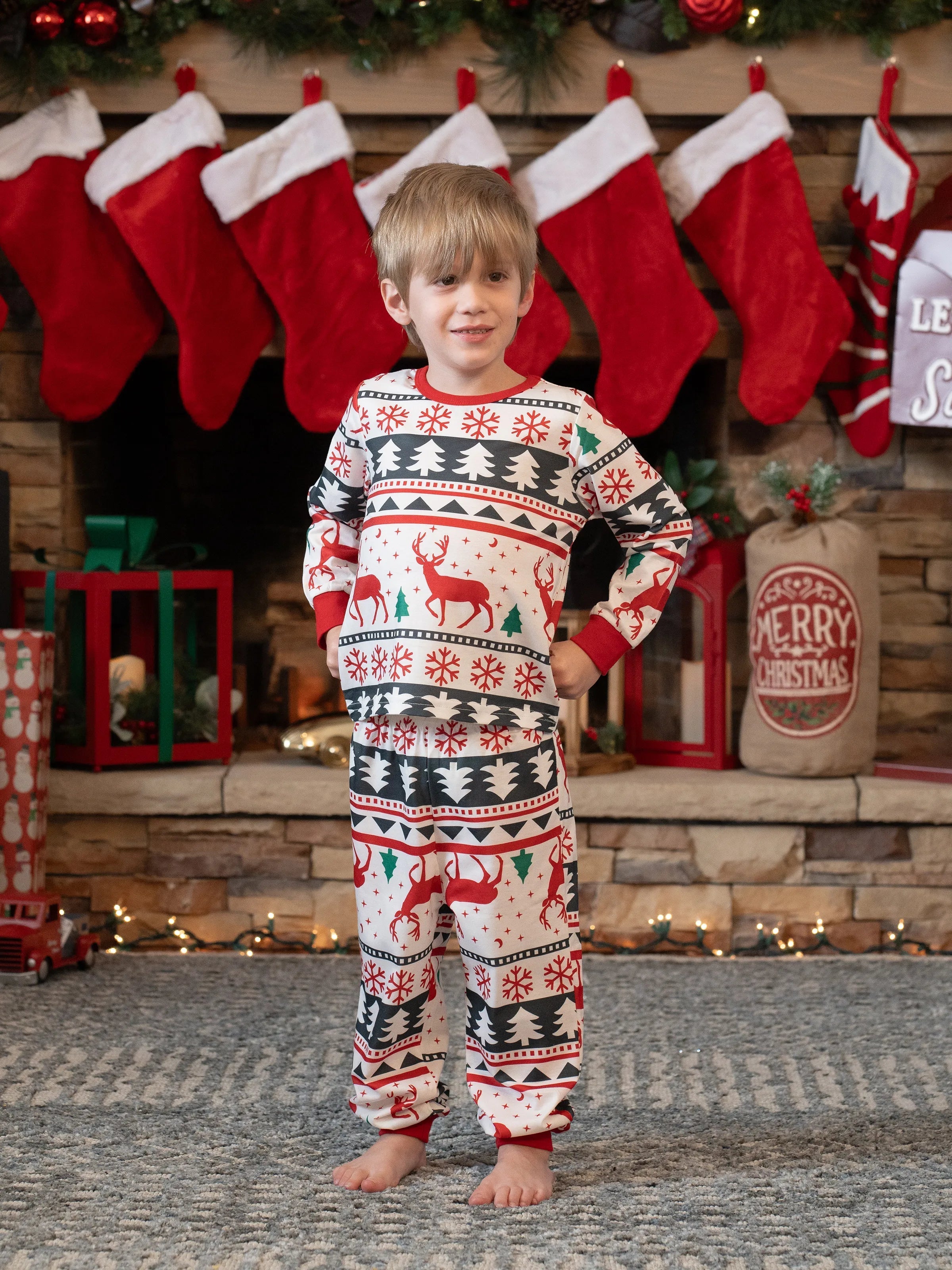 Pyjamas de Noël pour la famille, motif rennes, manches longues avec chaussettes de Noël (Sécurité certifiée SGS) Rouge et blanc