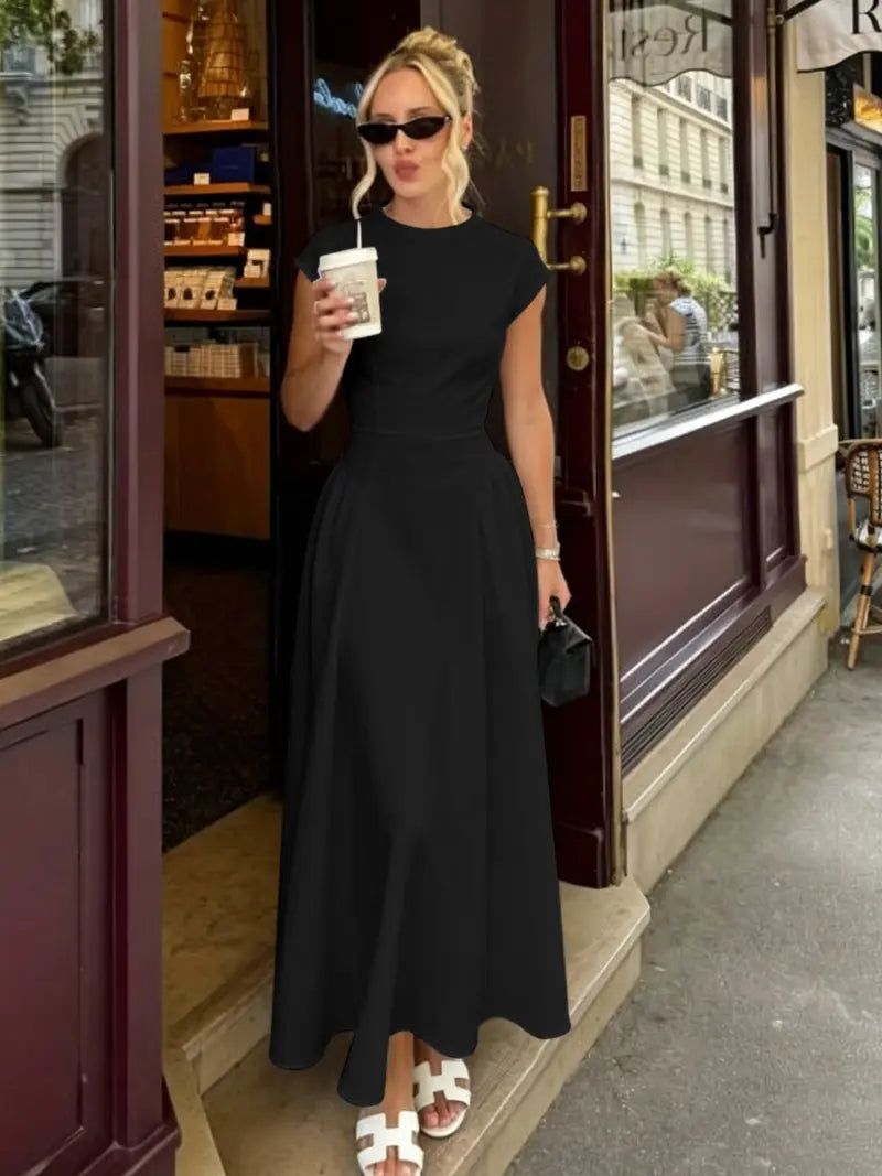 Robe longue sans manches évasée et cintrée