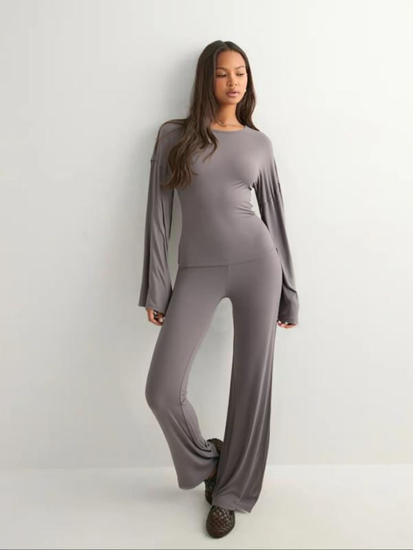 Ensemble décontracté pour femme : Haut à manches longues évasées et col rond, et pantalon droit à taille élastique, idéal pour le quotidien.