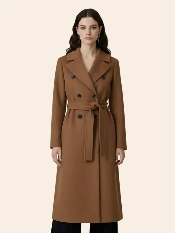 Long manteau croisé avec ceinture et revers, adapté à un usage quotidien et polyvalent.