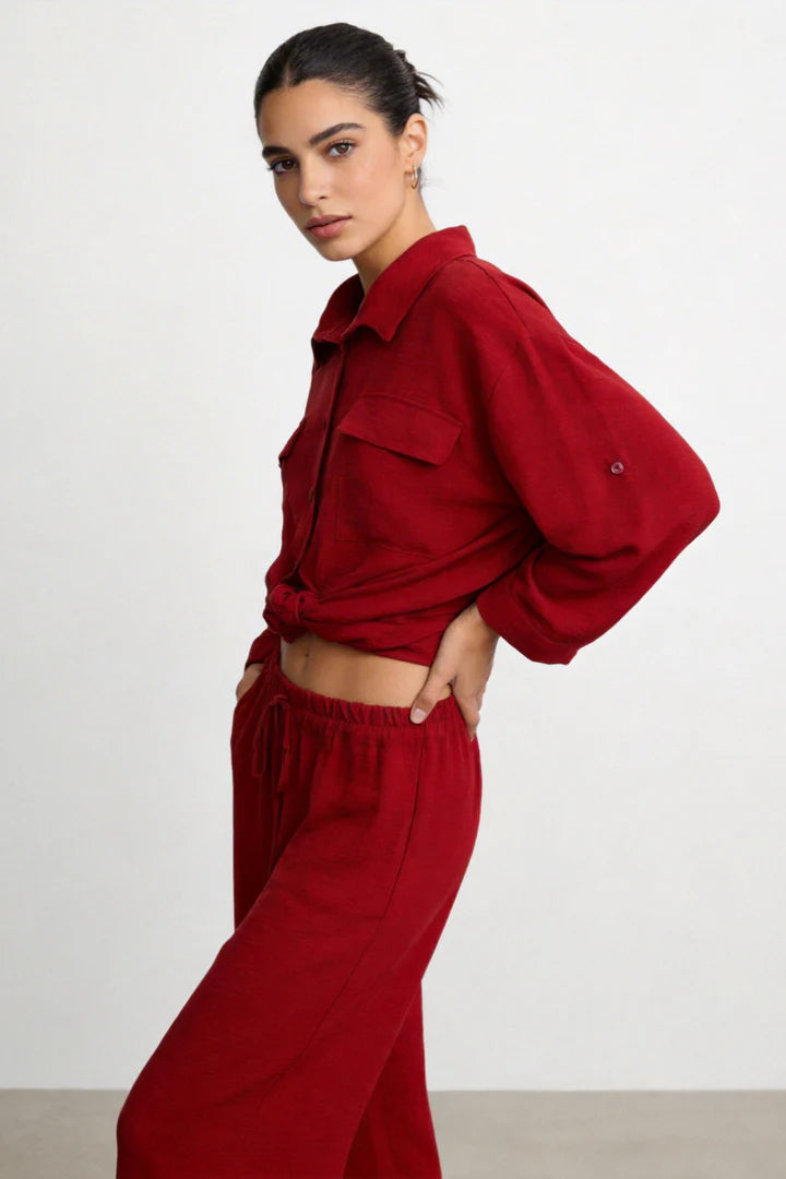 Ensemble deux-pièces : haut ample style chemise, pantalon ample, taille élastique.