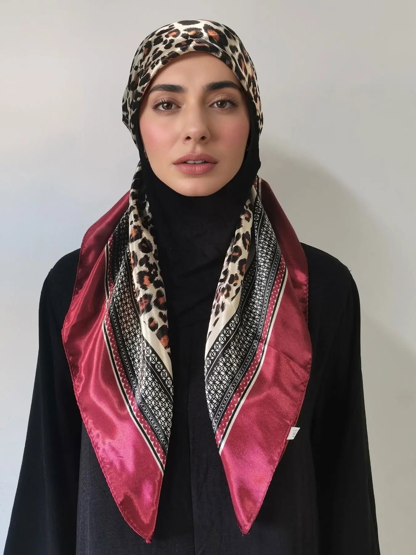 Hijab Foulard en Satin Élégant, Tissu Doux et Respirant, Absorption Facile de la Transpiration, Parfait pour le Quotidien, Conception Ajustée et Élastique, Foulard