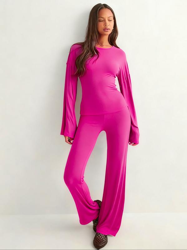 Ensemble décontracté pour femme : Haut à manches longues évasées et col rond, et pantalon droit à taille élastique, idéal pour le quotidien.
