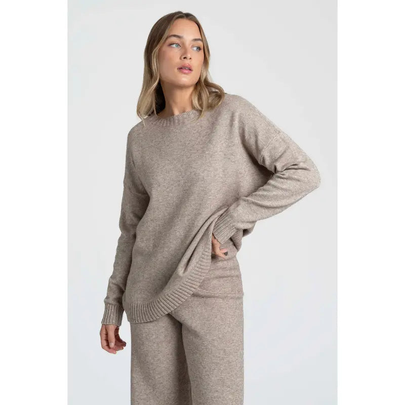 Ensemble deux pièces en maille : T-shirt à manches longues, col rond, pantalon taille élastiquée, maille moyenne, confortable et polyvalent, prêt-à-porter féminin, adapté au quotidien, particulièrement pour les intersaisons.