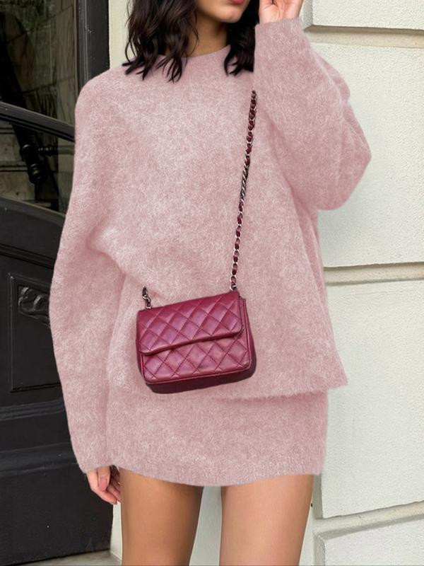Ensemble deux pièces élégant et décontracté pour femme Automne-Hiver, avec haut et jupe en maille, parfait pour des sorties chic, prêt-à-porter féminin