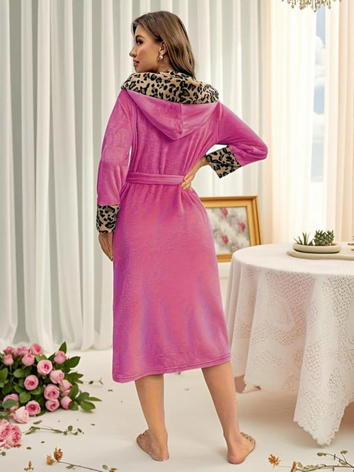Peignoir thermique doublé imprimé léopard pour femme, robe longue décontractée douce et confortable à manches longues avec ceinture, vêtements de nuit pour femme pour l'automne et l'hiver