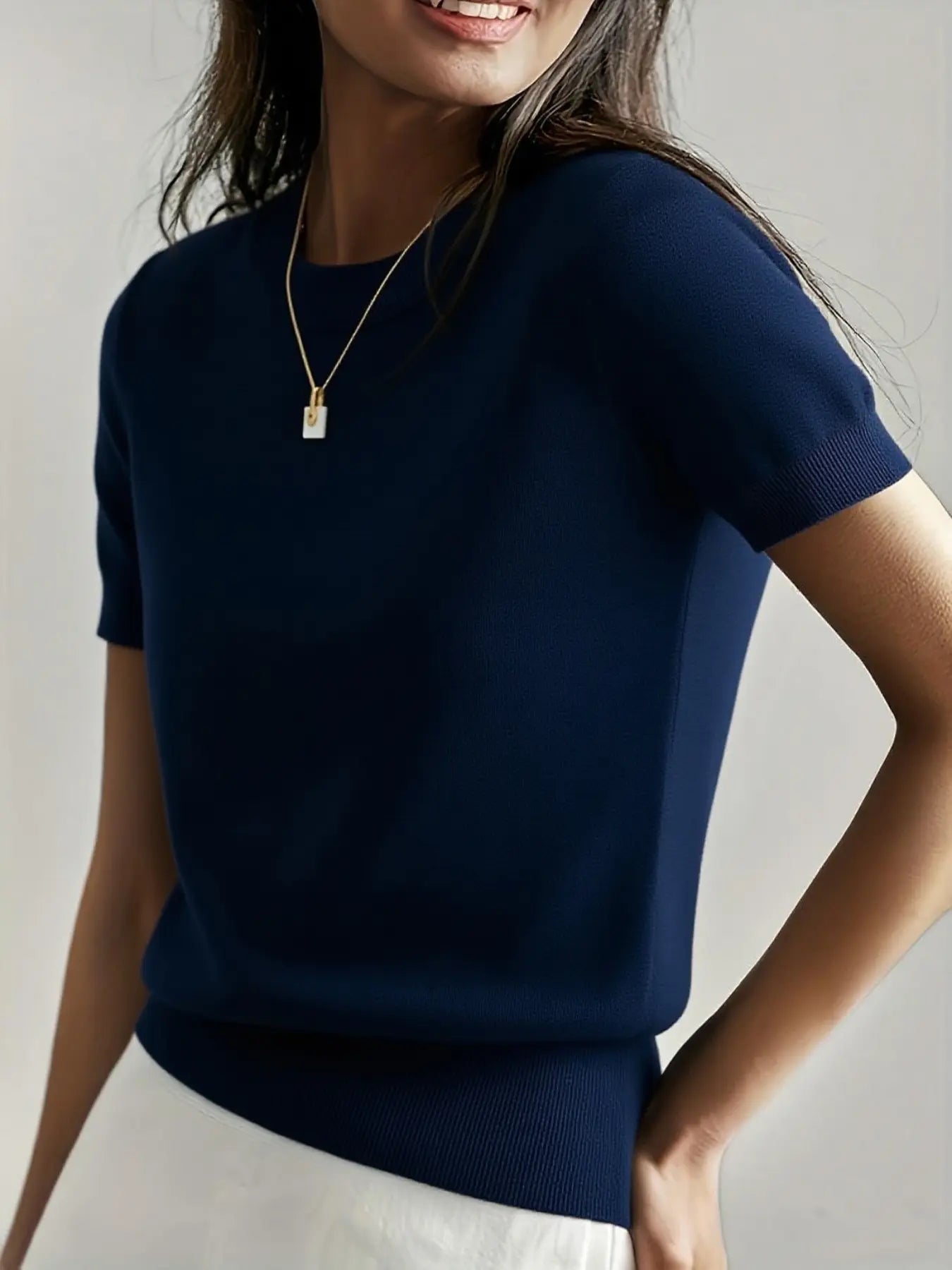 Pull en maille unie à col rond et manches courtes pour femme, tricot basique décontracté pour le printemps et l'automne, vêtements en tricot tendance pour femme pour le quotidien, prêt-à-porter féminin