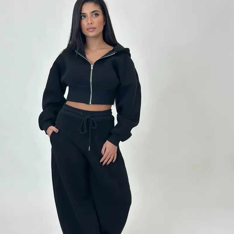 Ensemble de sport - Un survêtement deux pièces comprenant un sweat à capuche zippé à motif crocodile et un pantalon de jogging ample, doublé de molleton doux pour un confort optimal.