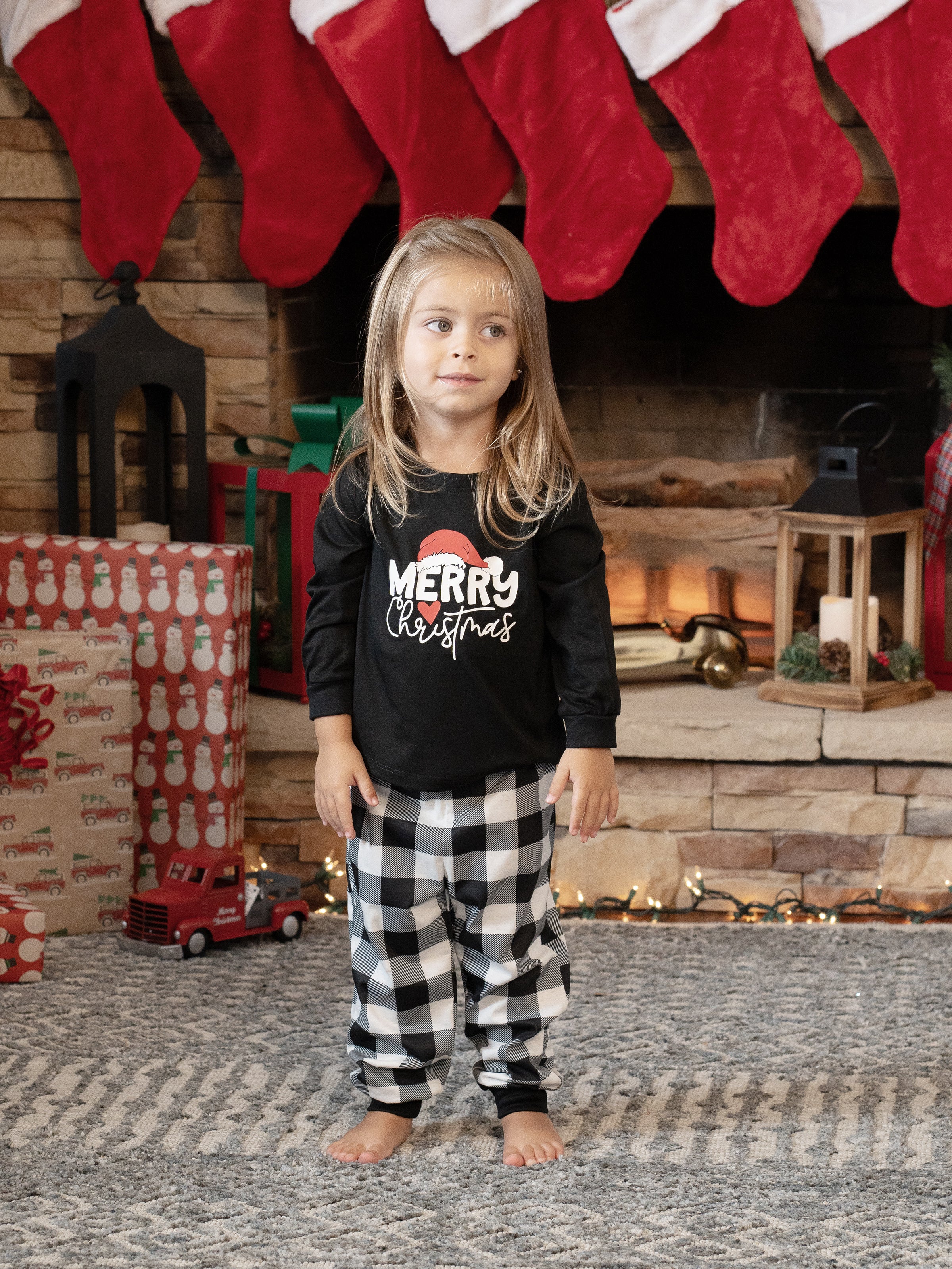 Ensembles de pyjamas de Noël à manches longues pour toute la famille, à lettres phosphorescentes, avec chaussettes de Noël noires et blanches
