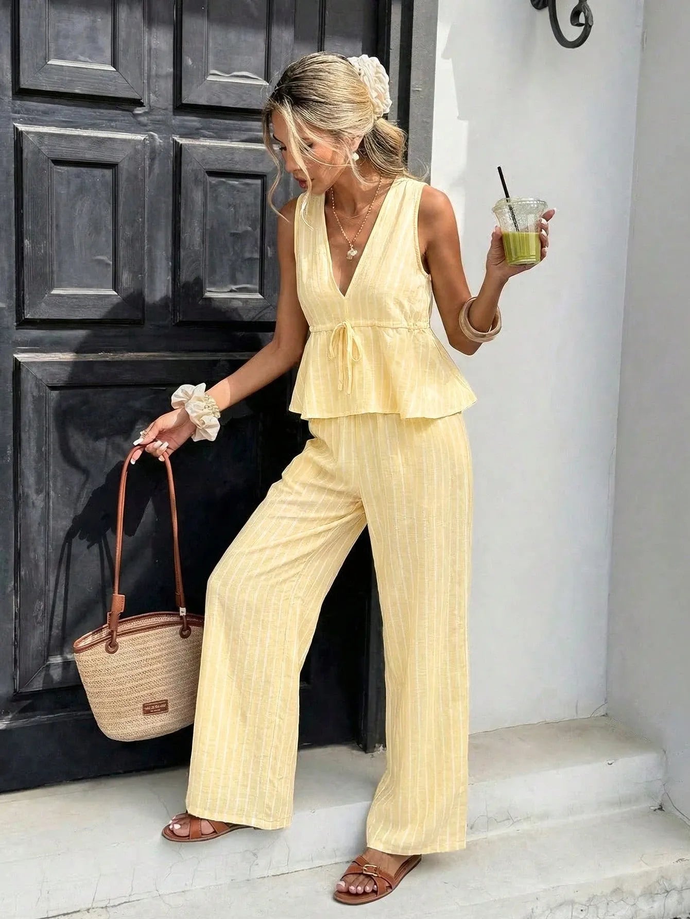 Ensemble deux pièces rayé pour femme : Haut sans manches à nouer à la taille et pantalon long décontracté — Style bohème vintage, tenue de ville